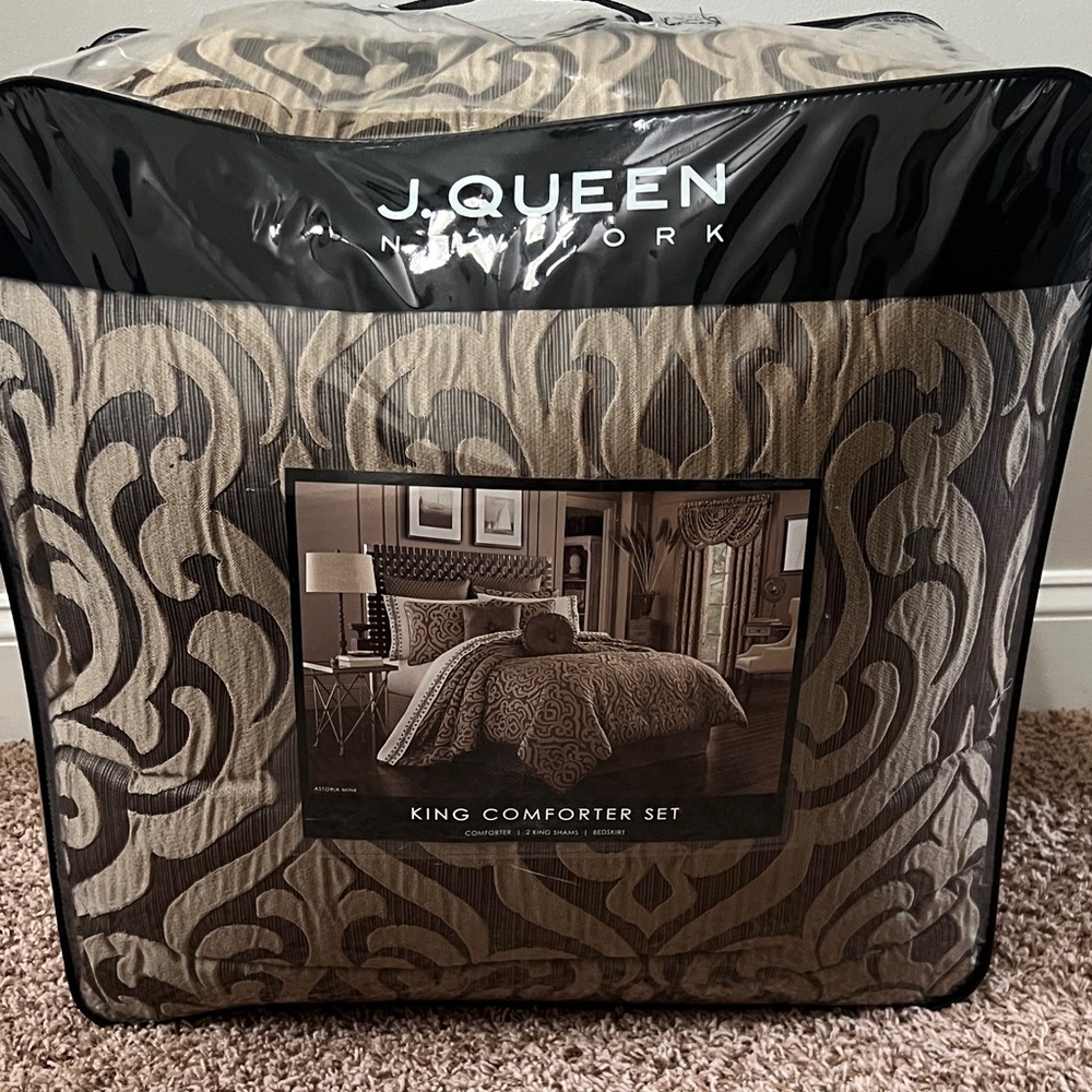 King Comforter Set - Brown and Tan NEW-NEVER USED